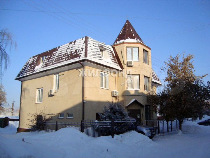 Коттедж 466,6 м² на участке 3,8 сот.