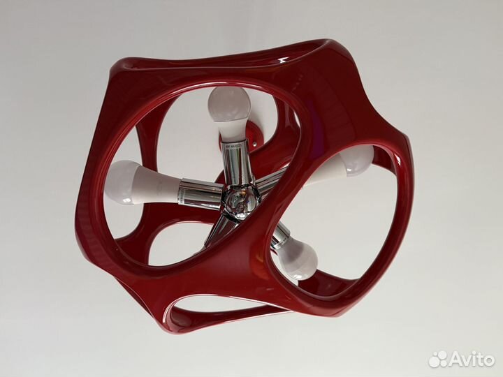 Люстра красного цвета