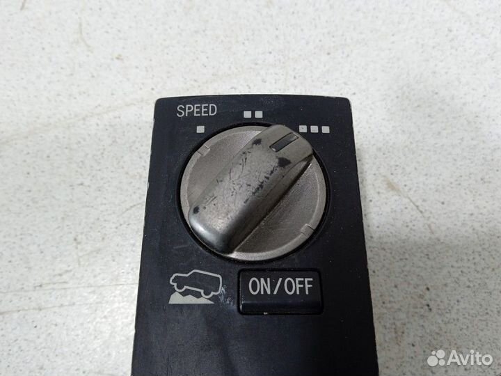 Кнопка Тойота Land Cruiser 200 J200