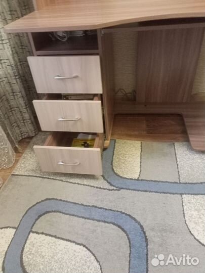 Стол компьютерный