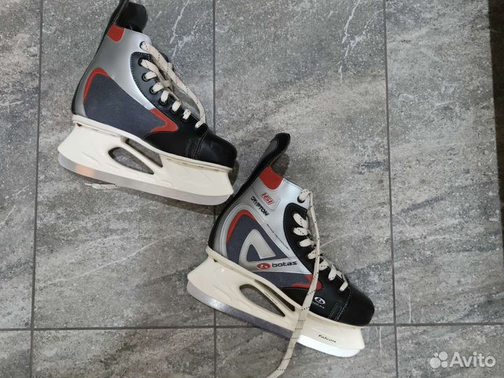 Коньки хоккейные
