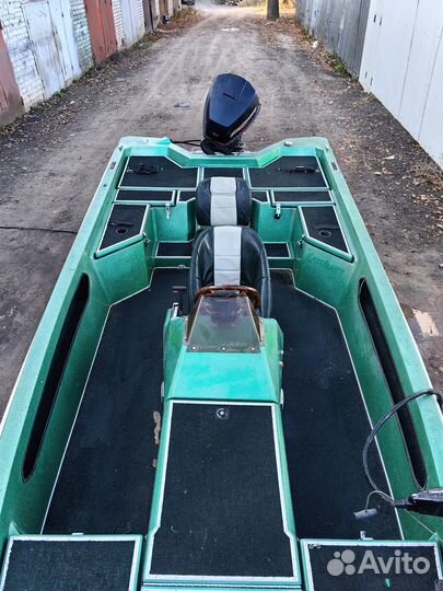 Американский катер для спортивной рыбалки