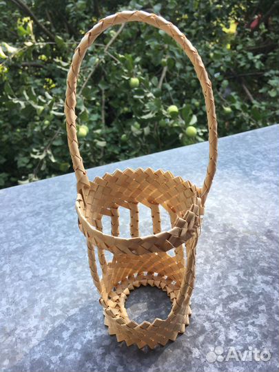 Сувенирная бутыль в корзиночке Бали