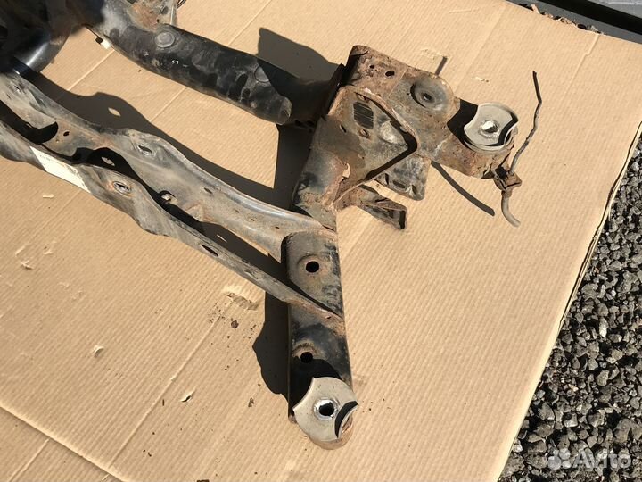 Подрамник задний Volkswagen Tiguan 11-17