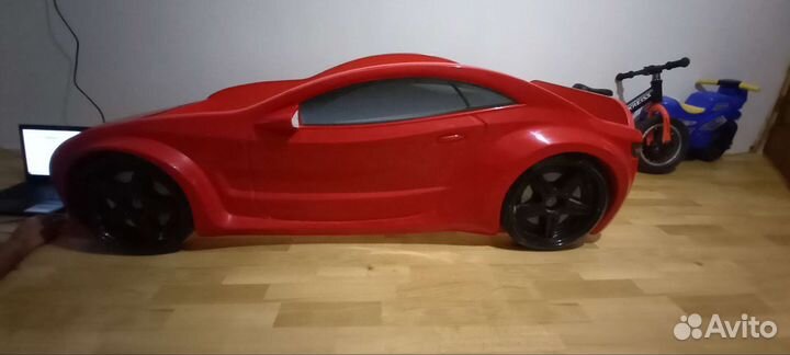 Детская кровать машина