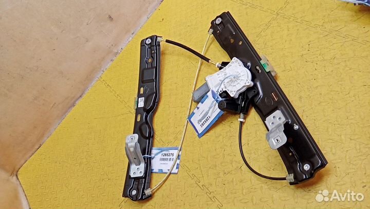 Стеклоподъемник задний левый Range Rover Velar LR093204