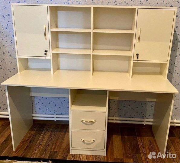 Письменный стол