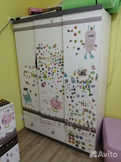 Детский шкаф для одежды бу +комод