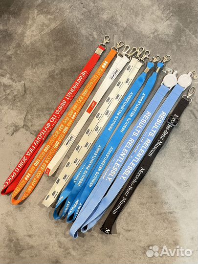 Шнурок для бейджа разные