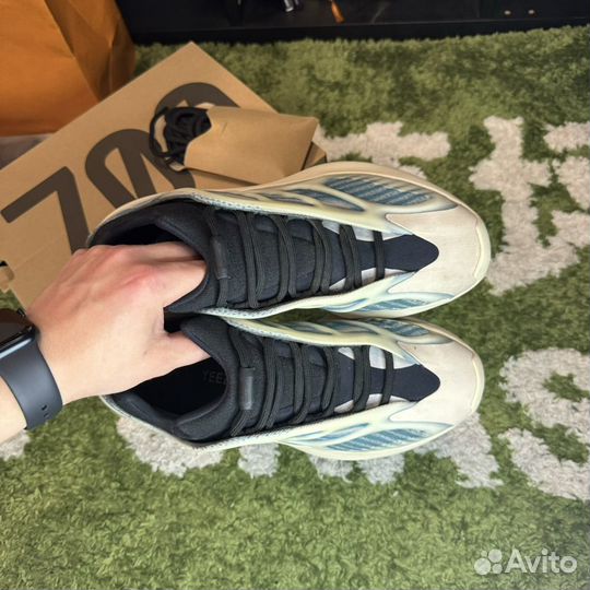 Кроссовки adidas yeezy boost 700 v3