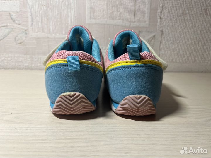 Кроссовки для девочки