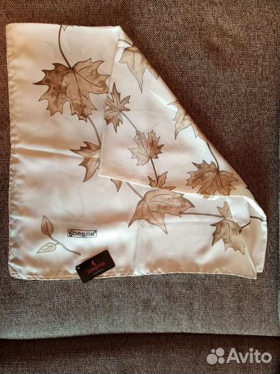 Шелковый платок новый, 90 на 90