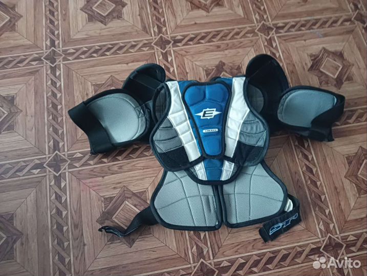 Нагрудник хоккейный easton