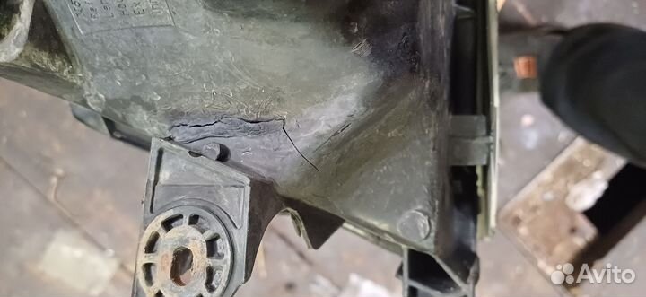 Передние фары mitsubishi поддеро спорт1