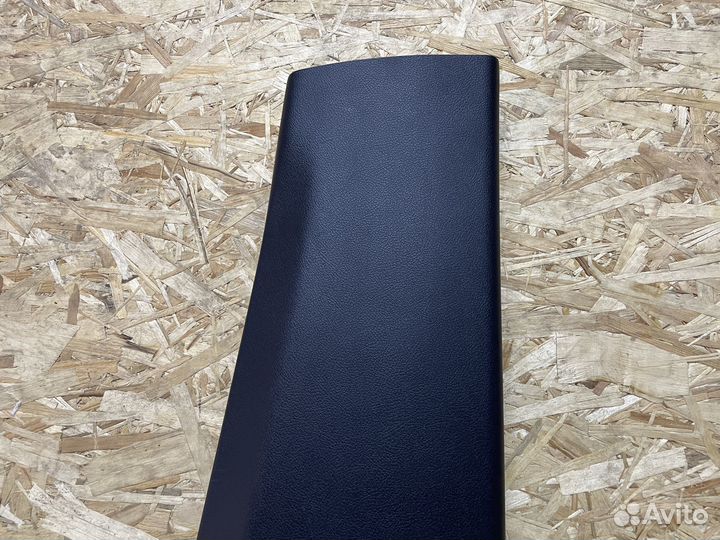 Обшивка стойки правая Toyota Land Cruiser 200