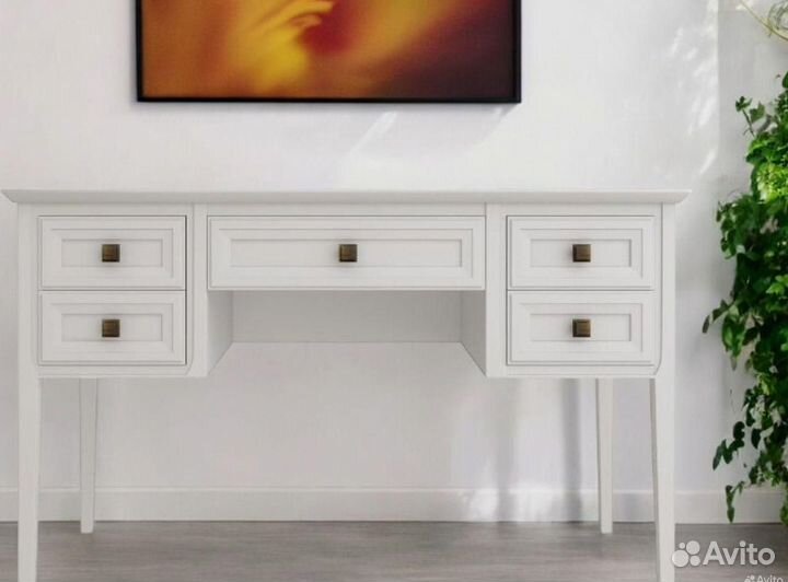 Письменный стол с фрезеровкой массив