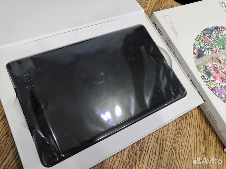 Планшет Wacom intuos pro M