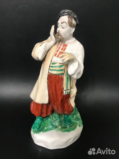 Фарфоровая статуэтка