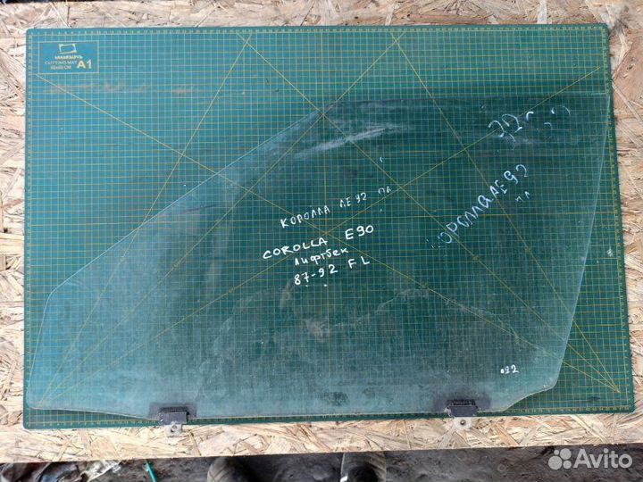 Стекло переднее левое Toyota Corolla E90 лифтбек