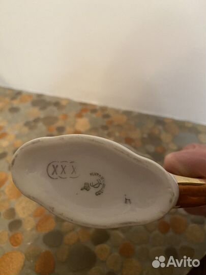 Фарфоровая чашка с носиком