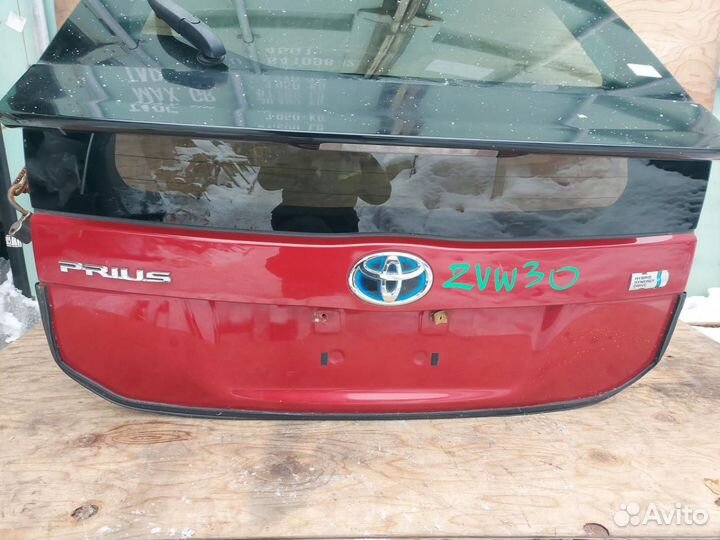 Крышка (дверь) багажника Toyota Prius 3 ZVW30