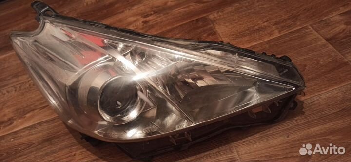 Продам Фару Prius alpha