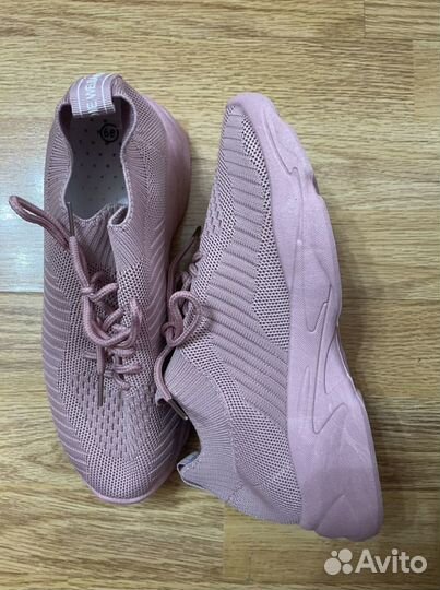 Кроссовки женские новые