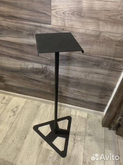 Стойки для студийных мониторов