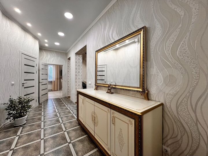 Дом 214 м² на участке 7 сот.