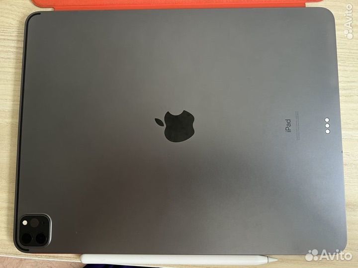 iPad Pro 12,9 2020 128 + чехол-клавиатура обмен