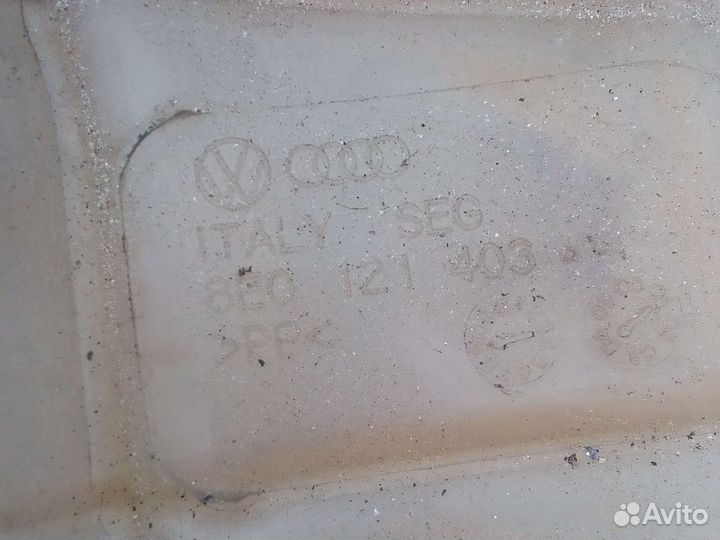 Бачок расширительный 8E0121403 б/у Audi A4 b6 b7