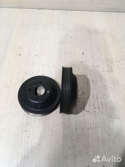 Шкив водяного насоса помпы Мерседес W210 W208 W202