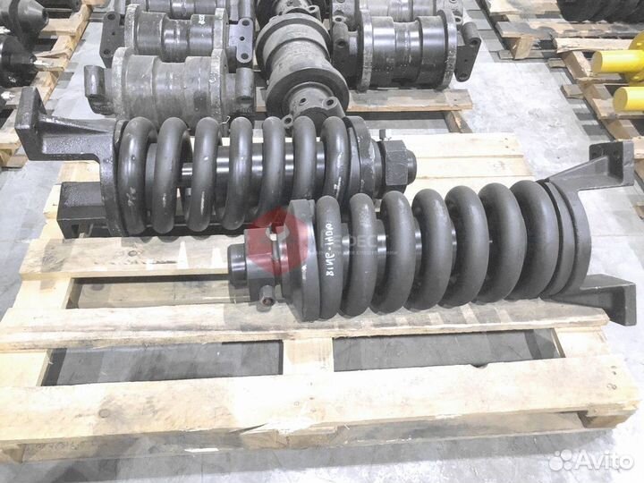 Натяжитель гусеницы JCB JS220XD