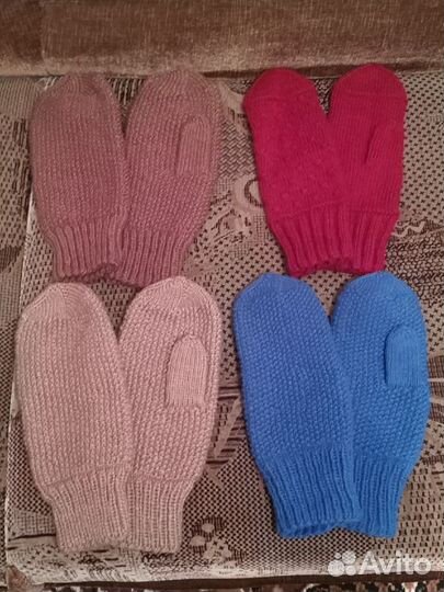 Вязаные варежки, перчатки, носки, гетры