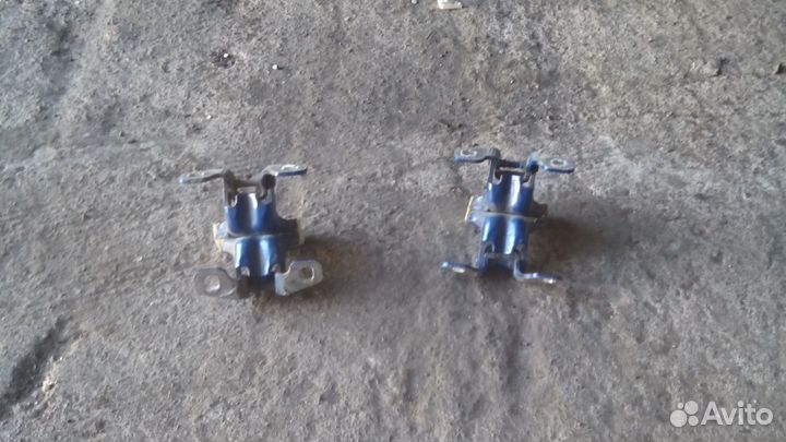 Петли двери Рено Логан