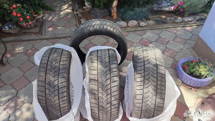 Imperial SnowDragon UHP 245/40 R20 99V