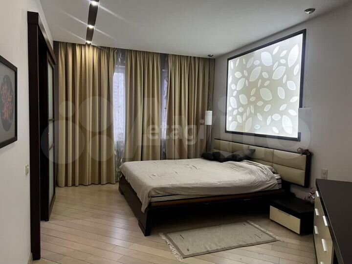 4-к. квартира, 130 м², 13/17 эт.