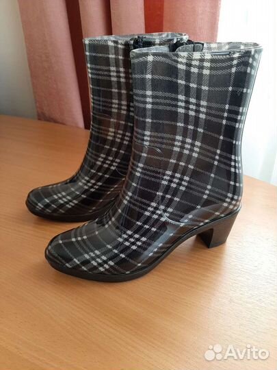 Резиновые сапоги женские