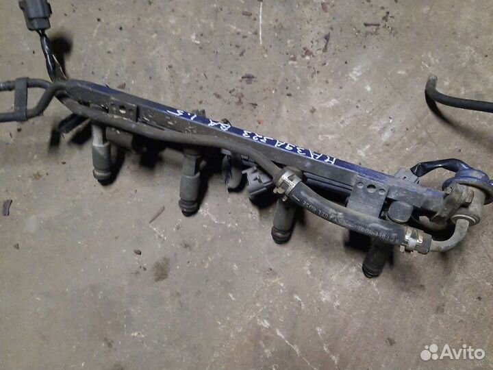 Топливная рампа mazda 323 BA 1.5