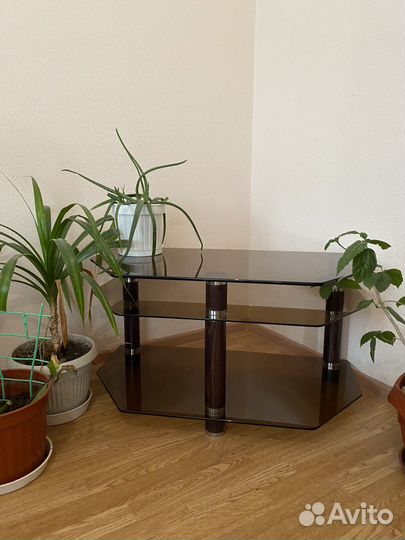 Стеклянная тумба под тв