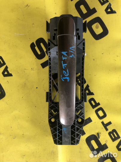 Задняя левая ручка Volkswagen Jetta