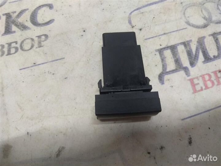 Кнопка аварийной сигнализации Hyundai Santa Fe (C