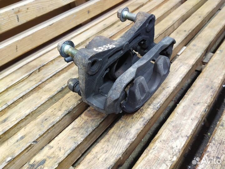 Суппорт тормозной передний левый Nissan Teana J31