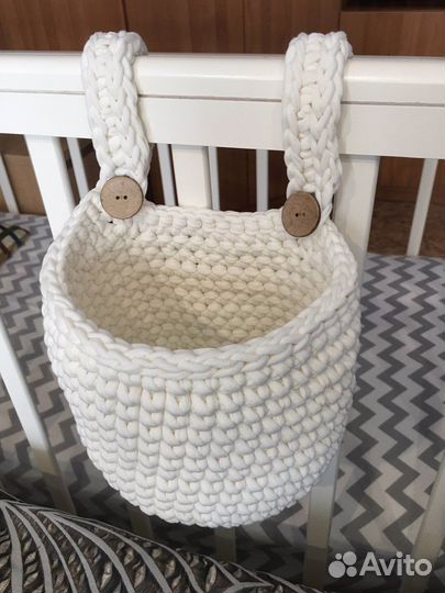 Вязаные корзины на кроватку