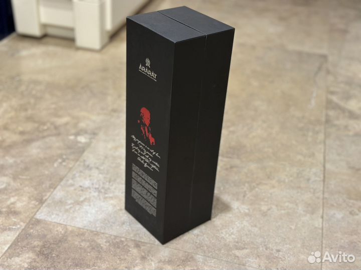 Коробка от Коньяк ararat Charles Aznavour новая