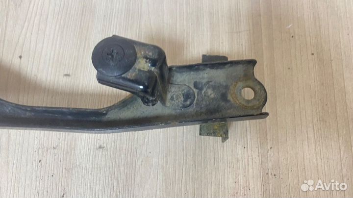 Крепление аккумулятора Toyota Corolla X рестайлинг (2010—2013) ZRE151 1ZR-FE