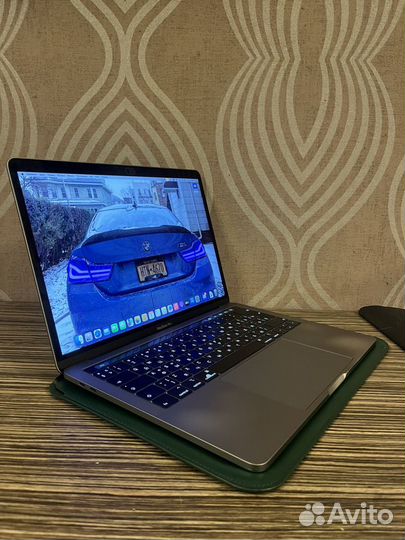 MacBook Pro 13 (2019), 256 ГБ, Core i5, 2.4 ГГц, RAM 8 ГБ, Intel Iris Plus Graphics 655