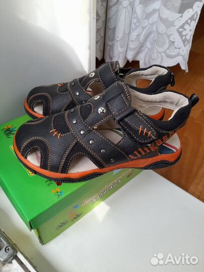 Сандали новые