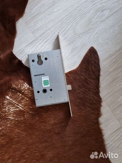 Замок дверной