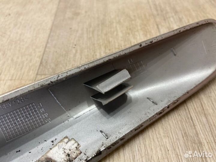 Накладка крепления рейлинга передняя левая Nissan